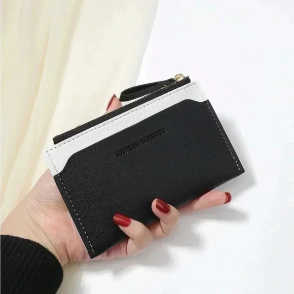 Handbags - ⚠️Clearance Black And White Slim Wallet / Cardholder